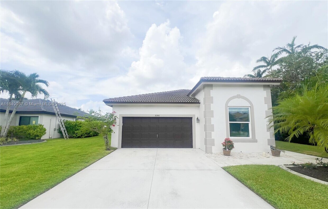 Foto principal - 16306 SW 11th St