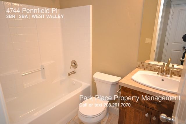 Foto del edificio - 4744 N Pennfield Pl