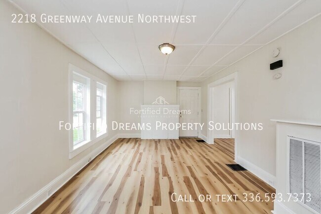 Foto del edificio - 2218 Greenway Ave NW