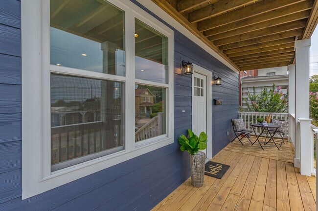 Foto del edificio - 4 bedroom home close to UTC!