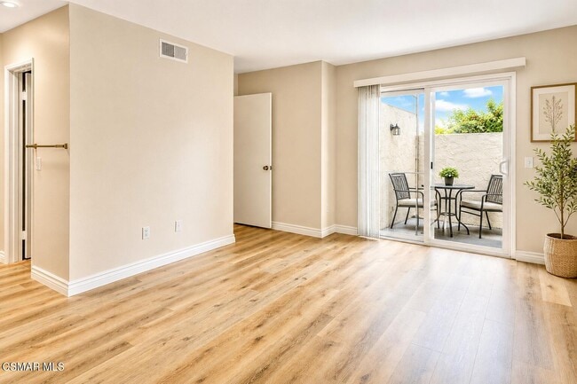 Building Photo - 32355 Saddle Mountain Dr