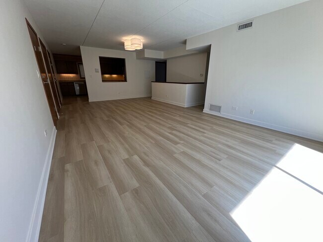 Foto del edificio - 2416 W Foster Ave