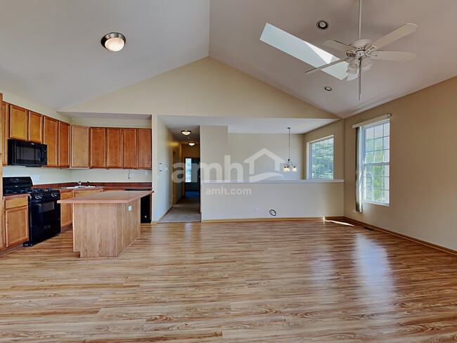 Building Photo - 1500 W Turtle Creek Ln