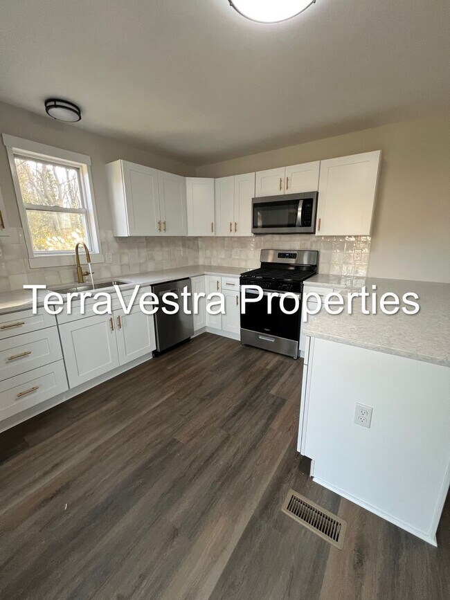 Foto del edificio - 3 Bed Single Family in Clayton! Eligible for $500 Security Deposit.