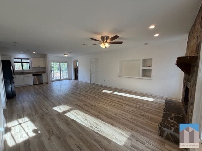 Foto del edificio - 2467 Verner Rd