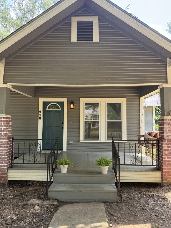 Building Photo - 920 Ferguson St