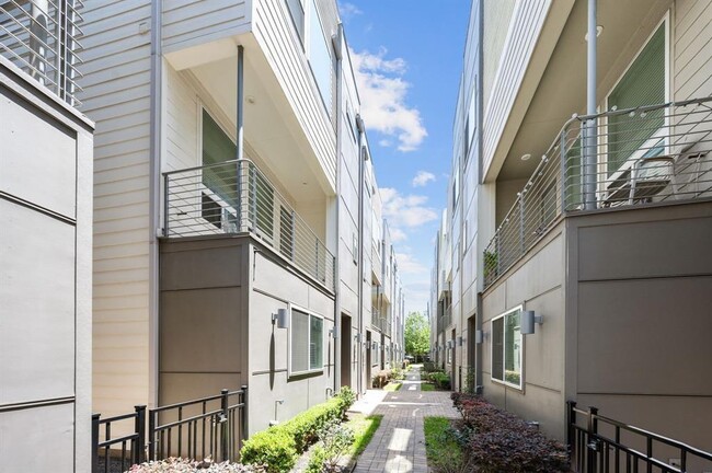 Building Photo - 345 Eado Park Cir