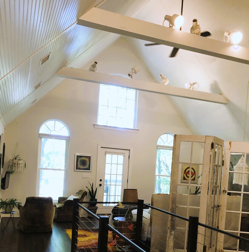 Spacious, light-filled - 476 Waldo St SE