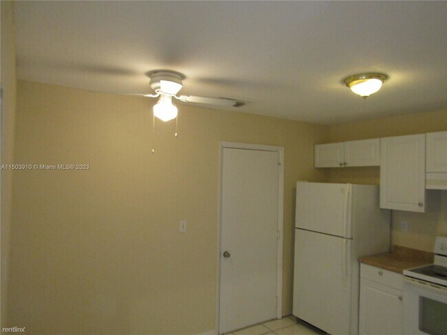Building Photo - 3 br, 2.5 bath House - 10944 Neptune Dr # 0