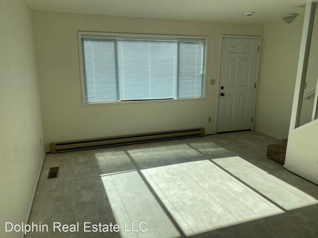 Building Photo - 2 br, 1.5 bath House - 912 SW 11th St. #4