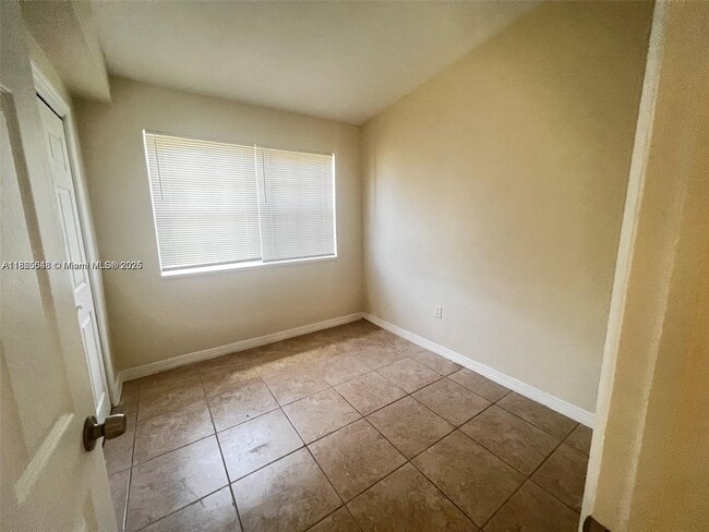 Foto del edificio - 3350 SW 37th St
