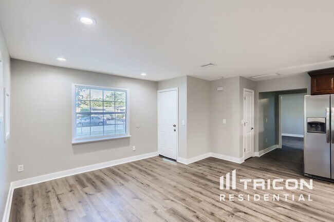 Foto del edificio - 667 Encino Way