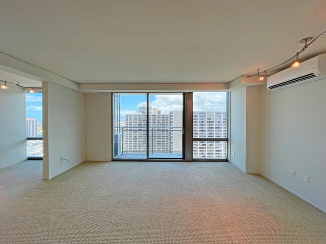 Building Photo - Capitol Place - High Floor!