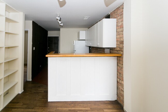 Building Photo - 604 Surf