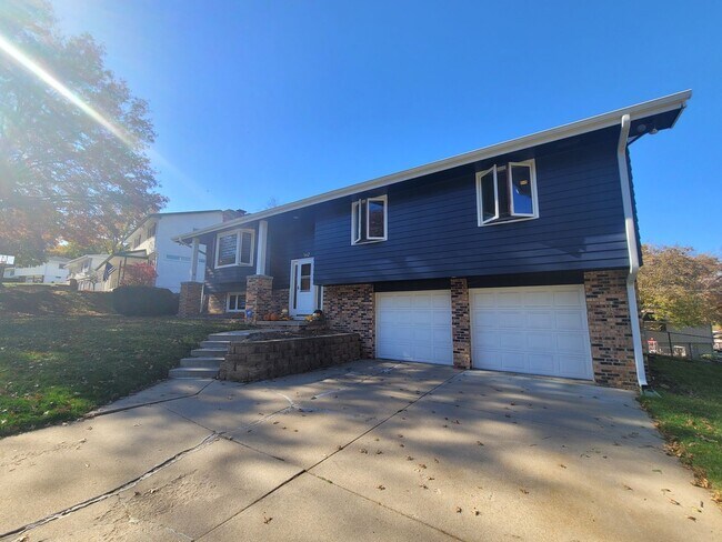 Building Photo - Beautiful Updated Home Next To Burke High ...