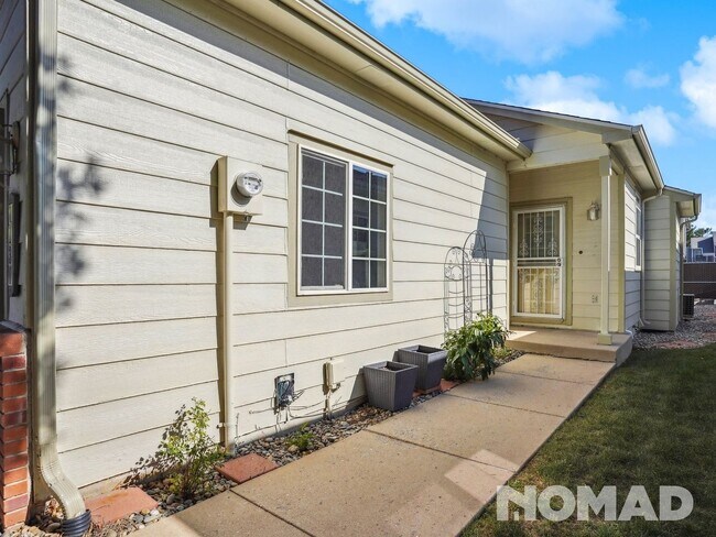 Foto del edificio - 3 Bedroom Townhome in a gated community in...