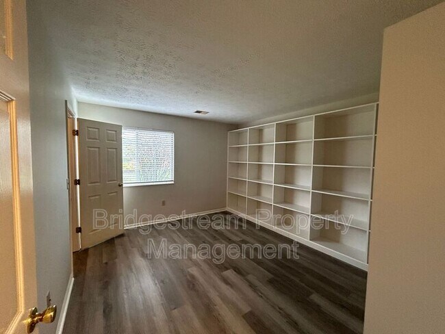 Foto del edificio - 6615 Hedington Square