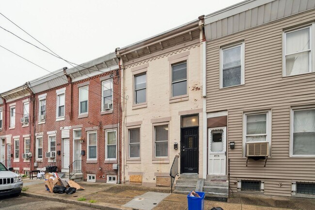 Building Photo - 2BD/1BA || Charming South Philly Townhome
