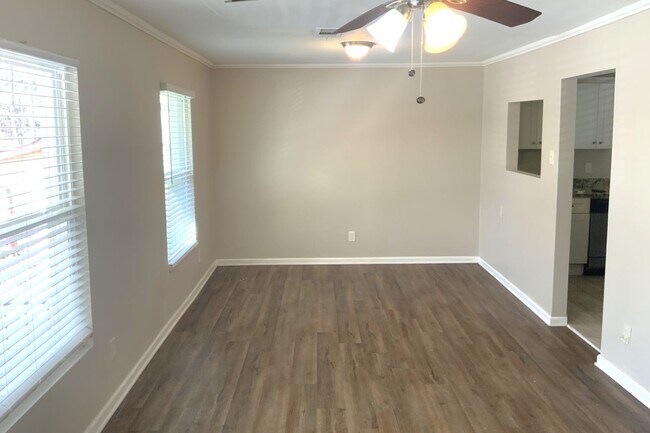 Foto del edificio - 93 Stratford Dr Nw