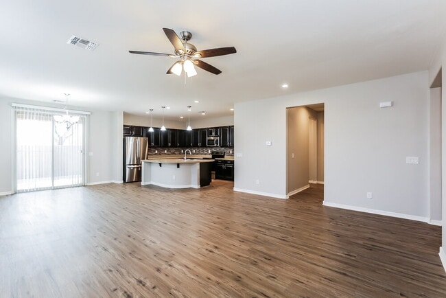 Building Photo - 6417 S 47th Dr