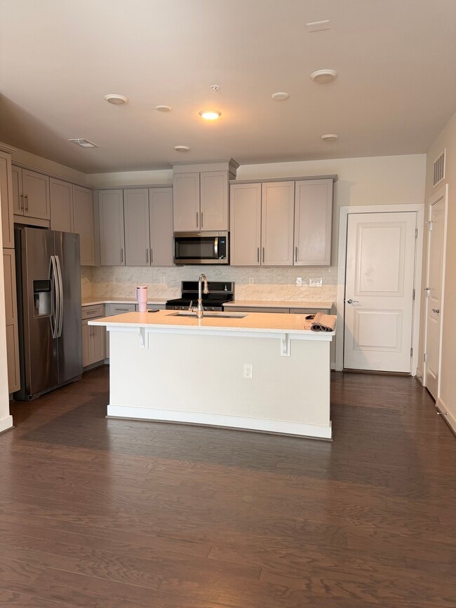 Building Photo - 13362 Arrowbrook Centre Dr