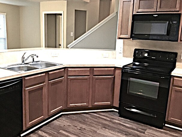 Building Photo - 2218 Shady Pine Dr