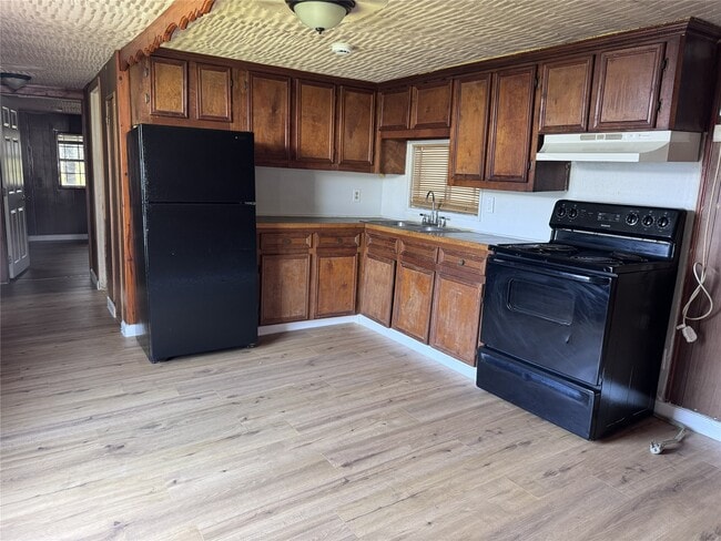 Building Photo - 16917 W Lynbrook