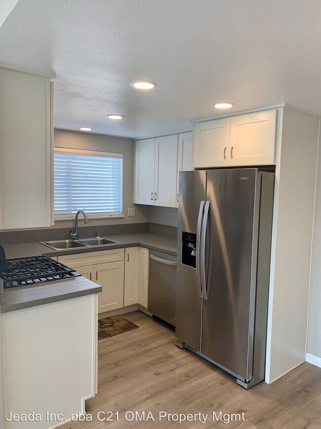 Building Photo - 129 Avenida Serra