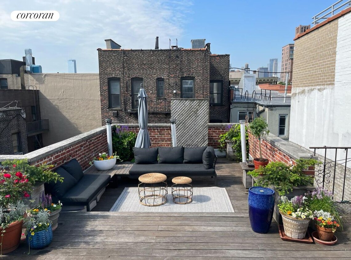 Foto principal - 236 E 6th St