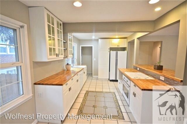Building Photo - 5 br, 2 bath House - 1340 East Sherman Avenue