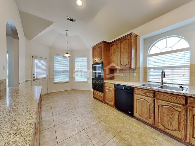 Building Photo - 1406 Monte Carlo Dr