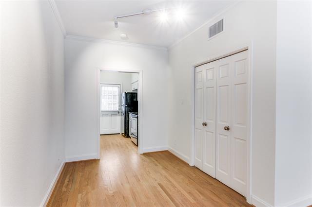 Building Photo - 4405 Bellaire Dr S