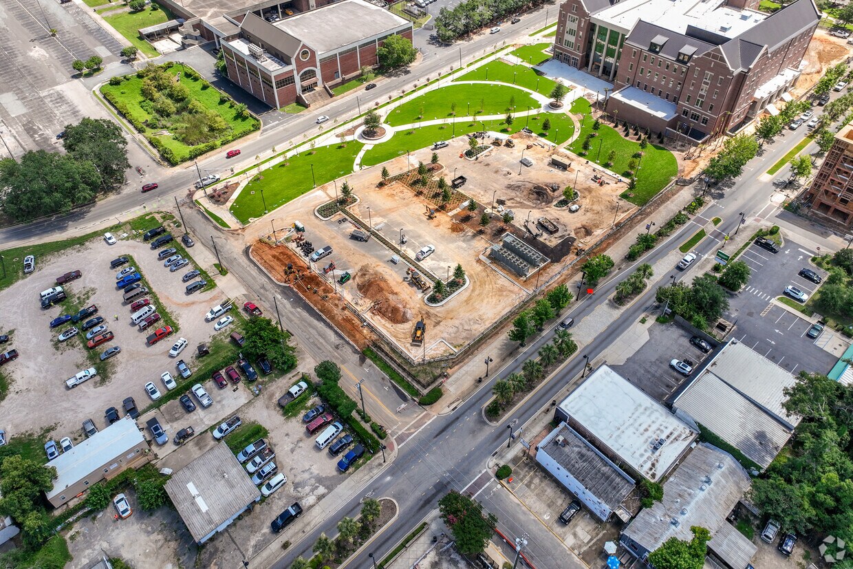 520 W Madison St - Aerial Photo - The Hall