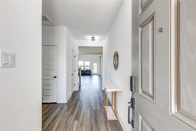 Building Photo - 533 Pickrell Lp