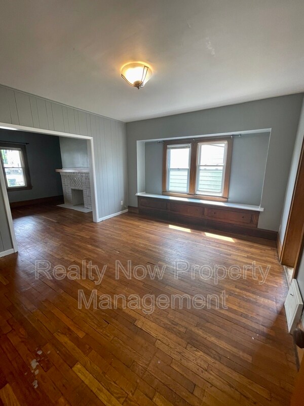 Foto del edificio - 11115 Langton Ave