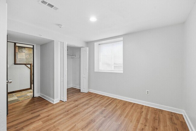 Foto del edificio - 4517 E 112 St