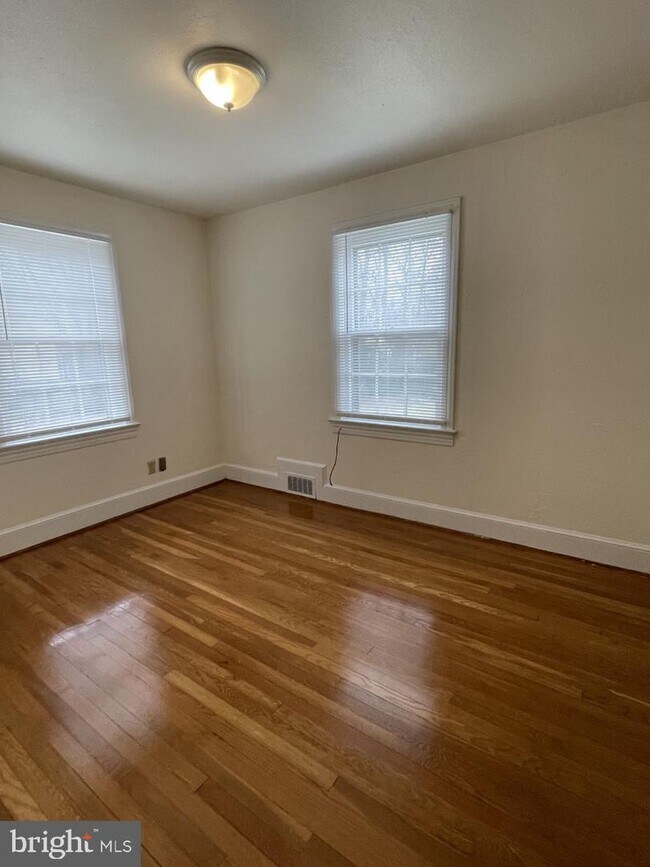 Building Photo - 107 Ashby St