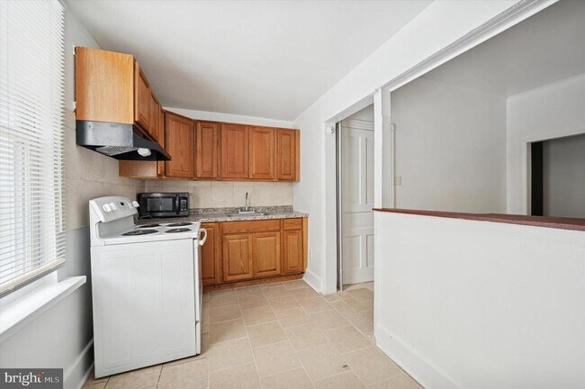 Building Photo - 1658 Conklin St