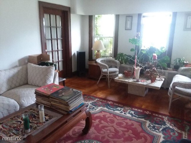 Foto del edificio - 1 br, 1 bath Apartment - 210-39 90th Avenue