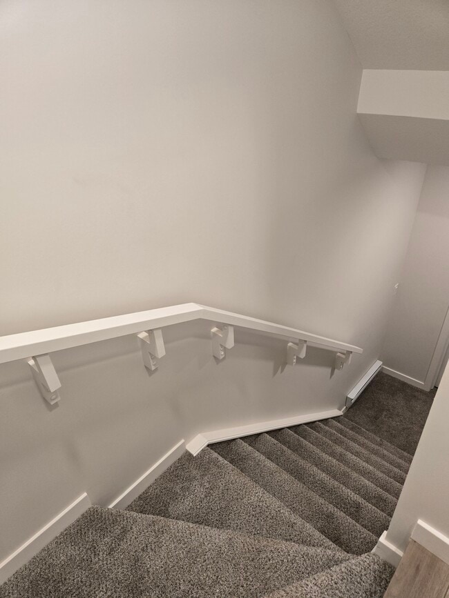 Building Photo - 86 Finch Gdns SE