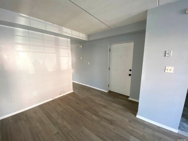 Building Photo - 141 Beach 60th St