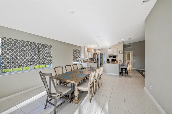 Building Photo - 10733 SW Elsinore Dr