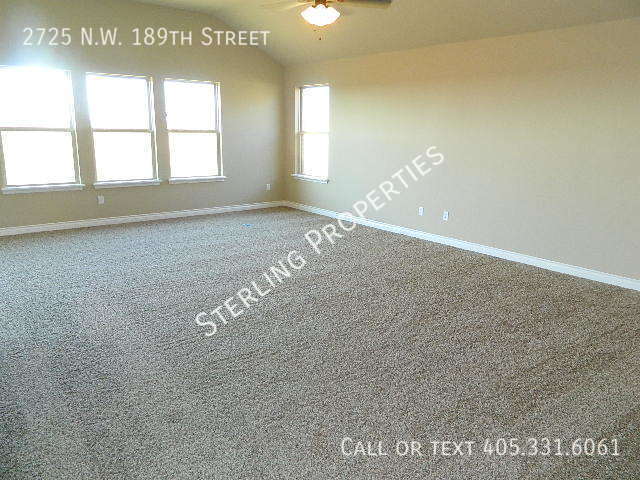 Foto del edificio - 2725 NW 189th St