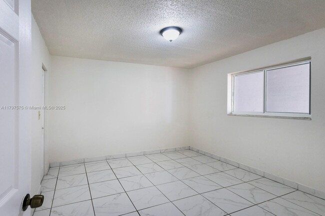 Foto del edificio - 11491 NW 2nd St