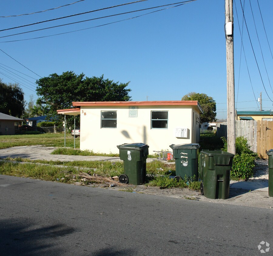 Building Photo - 38 SW 6th Ave