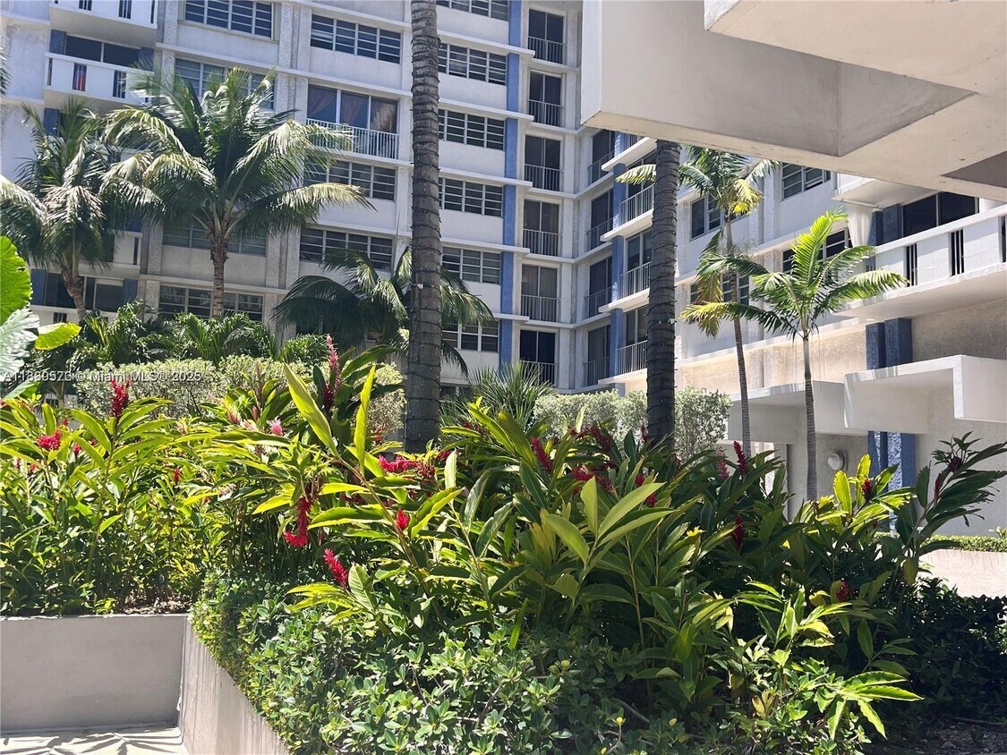 Foto principal - 800 West Ave