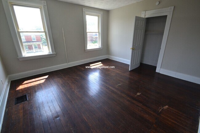 Building Photo - 529 Hawthorne Ave