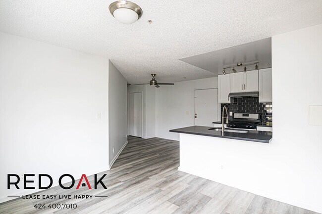 Foto del edificio - Incredible Completely Remodeled Two Bedroo...