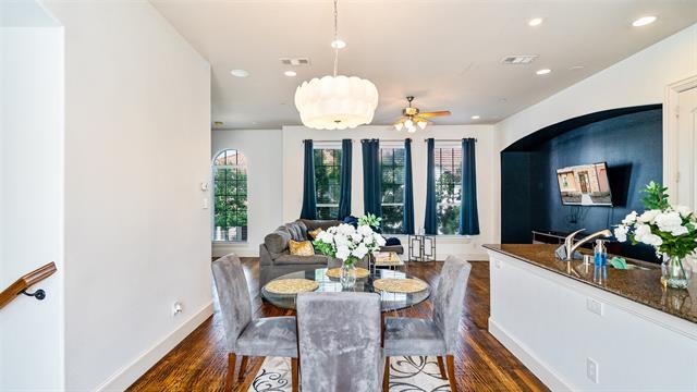 Building Photo - 6752 Plaza Via