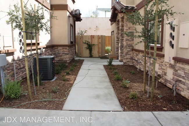 Building Photo - 8123-8137 Cascio Ct